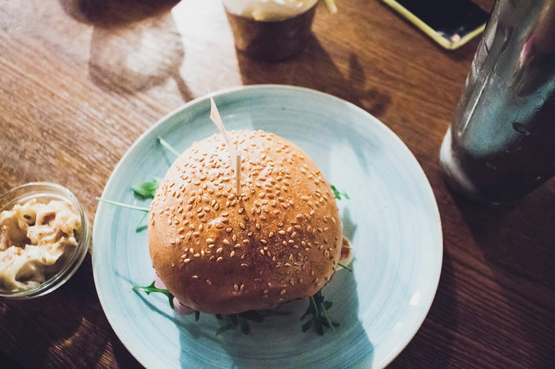 Hamburguesa de pollo con Salsa Barbacoa La Aldea