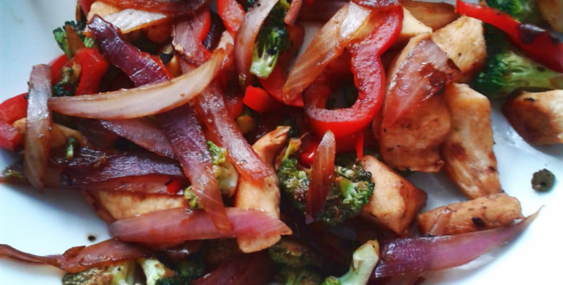 Pollo con verduras y salsa china La Aldea - La mejor de Costa Rica